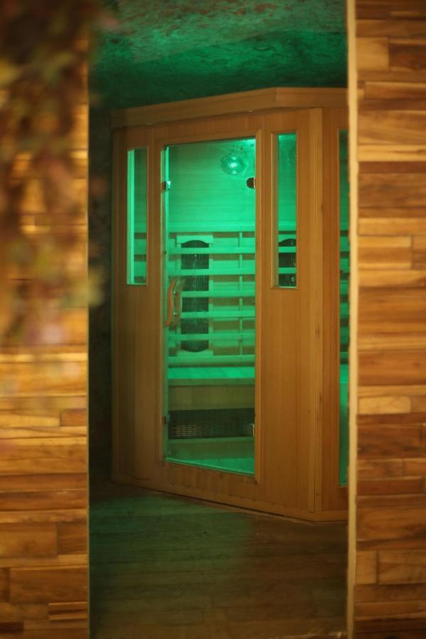 La Montrieuse, Chambre Individuelle Avec Sauna Et Baignoire Spa Naveil Kültér fotó